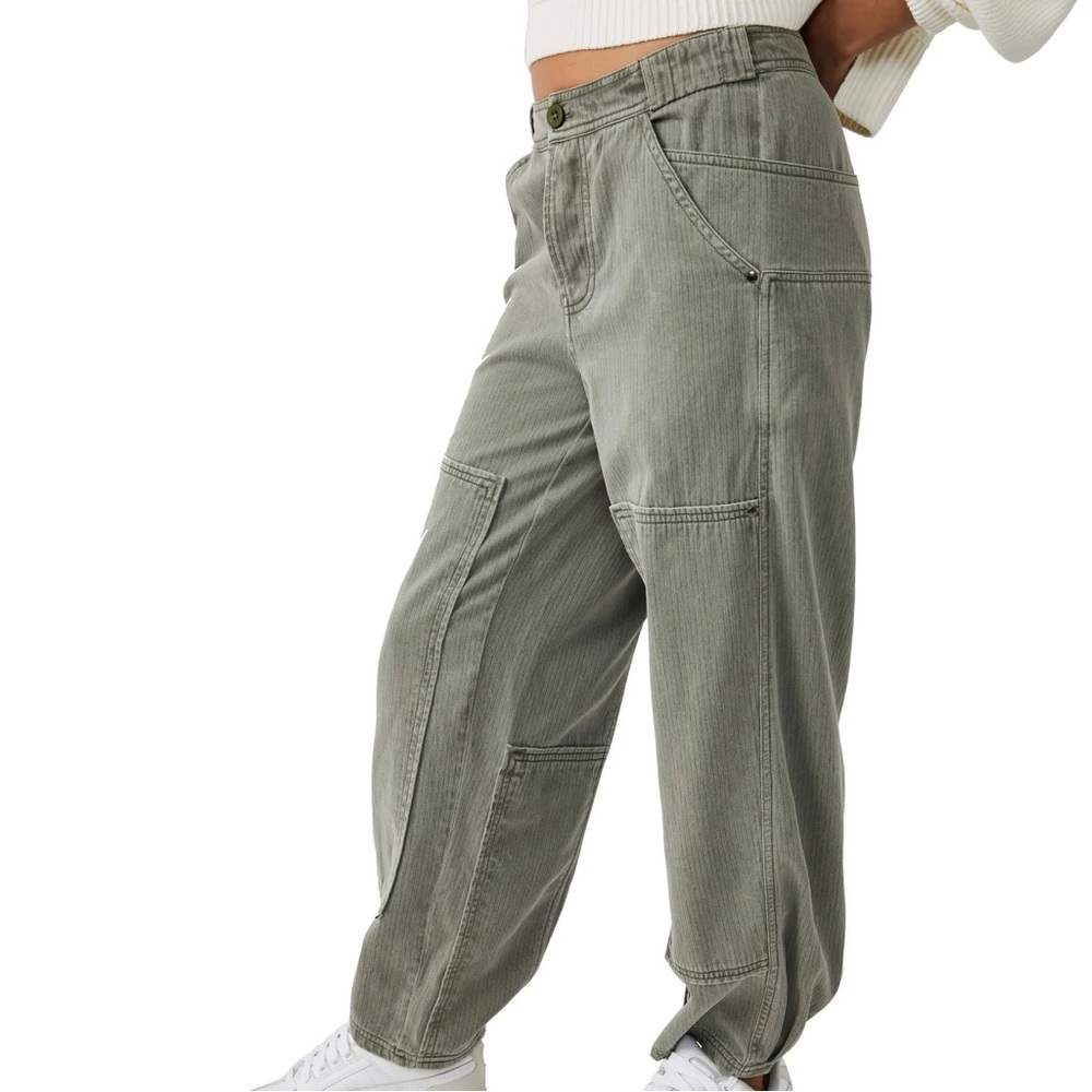 Free People Turn Away Tapered wide leg Carpenter/Utility Pants
Hunter Green